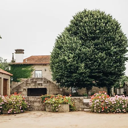 Quinta De Guimaraes Country house *